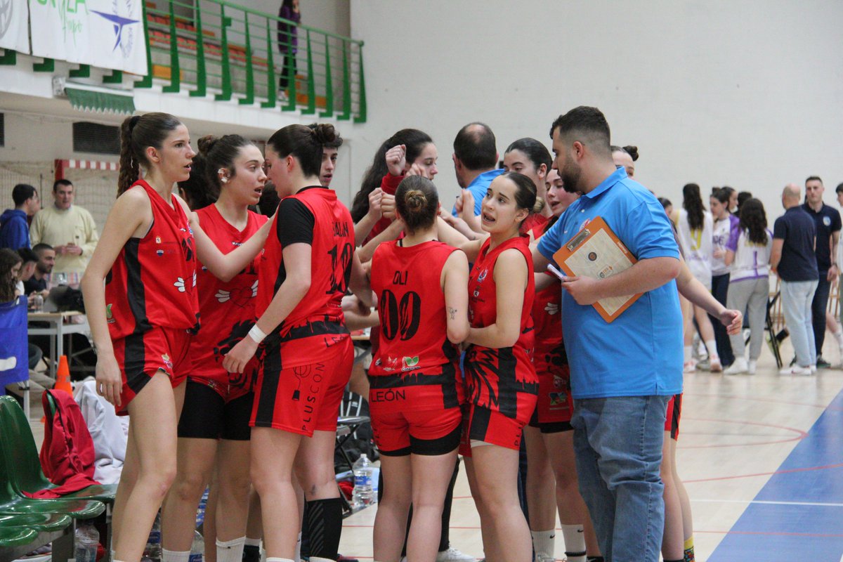 bfemeninoleon's tweet photo. 🏀 Fodos de la F4 Junior con nuestras chicas de Coterram B.F. León en 4ª posición.

Partidos muy igualados que se decidieron por la mínima.

¡Gran esfuerzo de todas y muy orgullosos de vosotras!
Esto no termina aquí… 💪🔥
#F4Junior #CoterramBFL #VamosBFL https://t.co/jlLe3ENTah