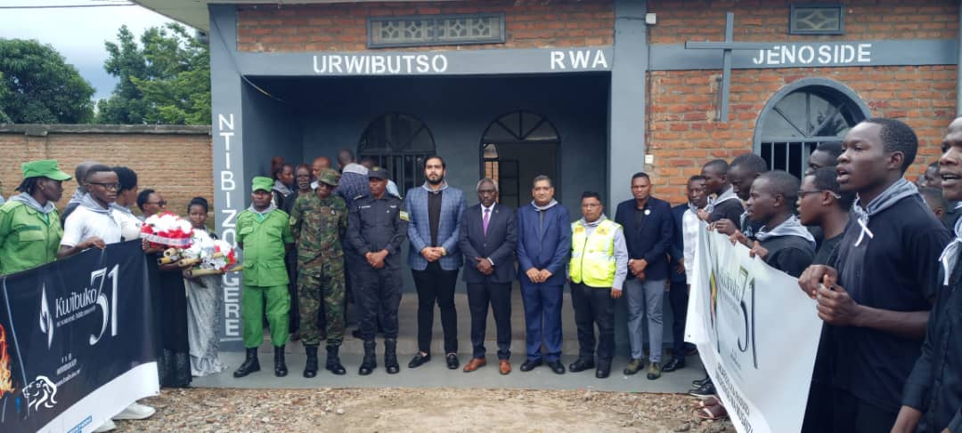 RusiziDistrict's tweet photo. Mayor SINDAYIHEBA Phanuel  yibukije ko #Kwibuka Jenoside yakorewe abatutsi ari ukwereka no guha ubutumwa abayiteguye bakanayishyira mu bikorwa ko u #Rwanda rutazimye,ko umugambi wo kurimbura abatutsi bakabamaraho batawugezeho kandi ko imbaraga zayihagaritse zikubye incuro nyinshi https://t.co/qRMEWrLfks