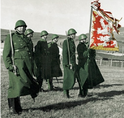 Bitva v údolí Val d'Orco 🇨🇿 🫡

nesnáším nepravdivé a zlidovělé "Češi nikdy nebojovali" a tak bych Vám dnes rád ukázal jeden méně známý příběh z naší historie, který se odehrál za 2. světové války v Itálii 🇮🇹 😉 

za ♻️retweet♻️díky‼️😎    👇🧵