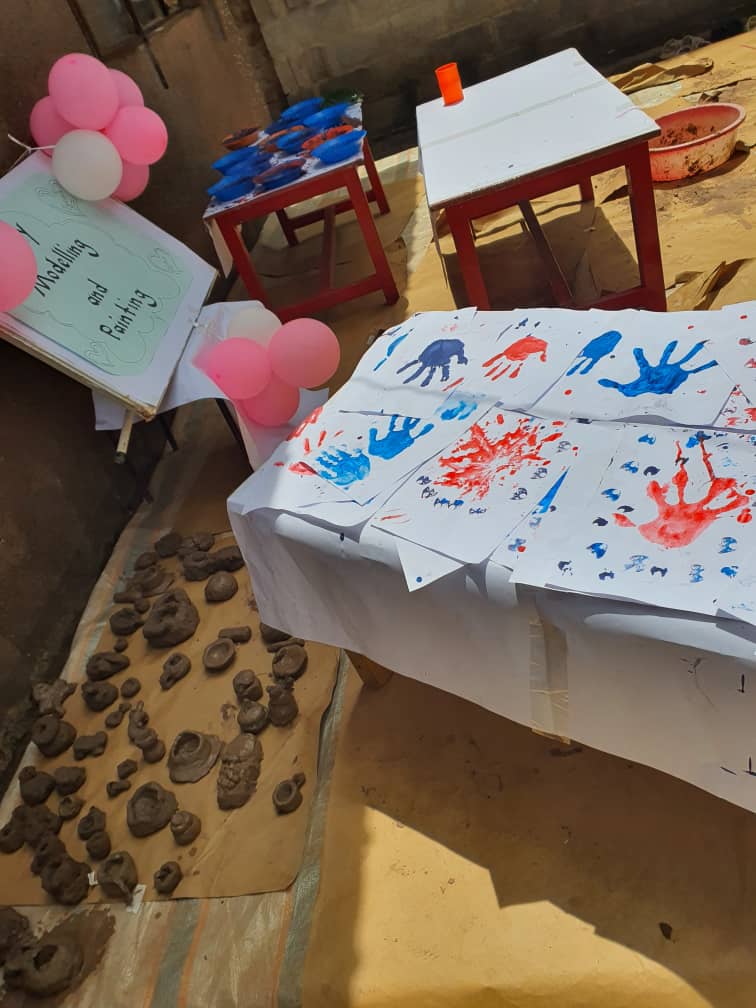 SakSchools's tweet photo. #TextureAndPattern | On Monday, #KyengeraParentsSchoolMugongo came alive with creativity and excitement as we held a Special Day for our Lower Section pupils under the theme: “Exploring the Use of Texture and Pattern in Modeling.”
The day was filled with hands-on activities that allowed our young learners to dive into the fascinating world of textures and patterns. Using materials like clay, fabric, leaves, and more, the pupils explored how different surfaces feel and look—bringing their imagination to life through modeling.
It was truly inspiring to see their curiosity, focus, and artistic expression shine throughout the day. We commend our dedicated teachers for guiding this creative journey and extend our heartfelt thanks to all parents for their continued support.
Moments like these remind us that learning goes beyond the classroom—it’s about discovery, exploration, and joy.
#SpecialDay2025 #TextureAndPattern #CreativeMinds #HandsOnLearning #LowerSectionMagic #ModelingWithPurpose #NurturingTalent #YoungArtists #ArtInEducation