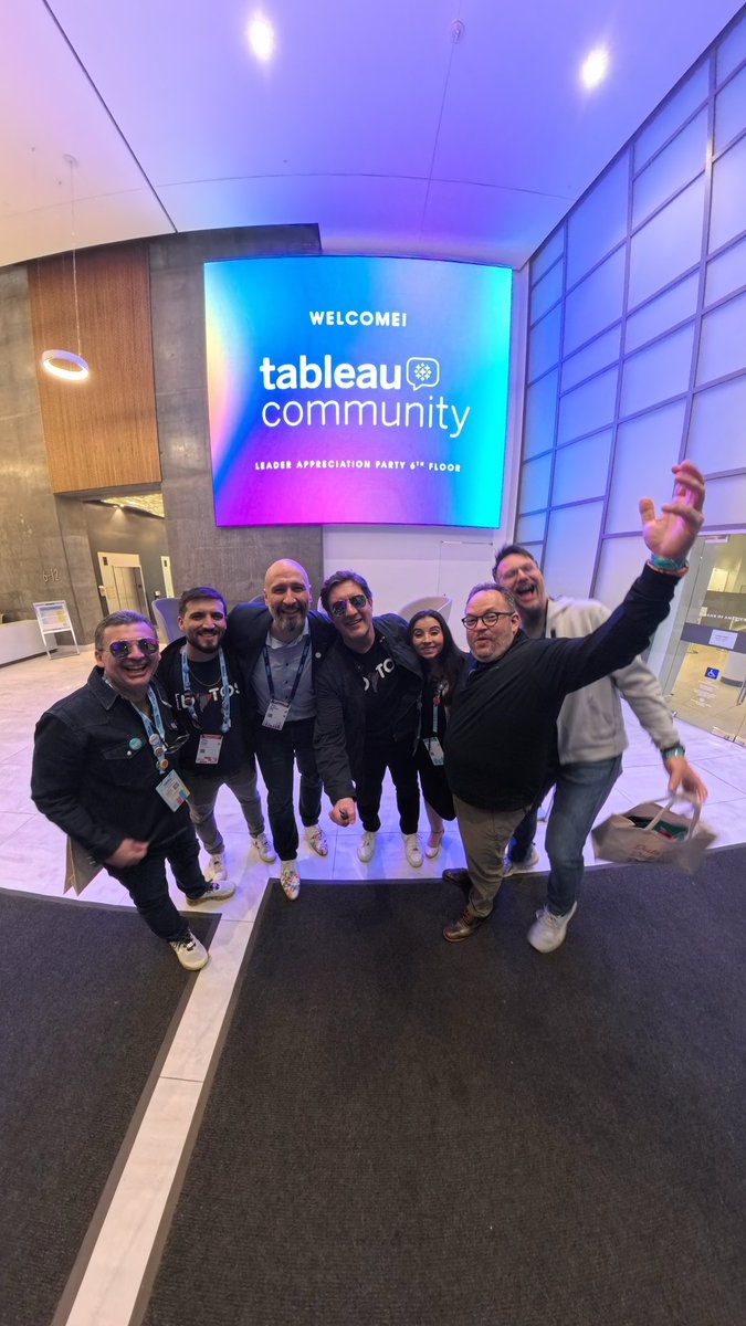 A perfect shot to finish a perfect night, #Tableau Community Appreciation Party at #TC25 … Matthew Miller you are a #ComuniDatos all the way 🎉!!!