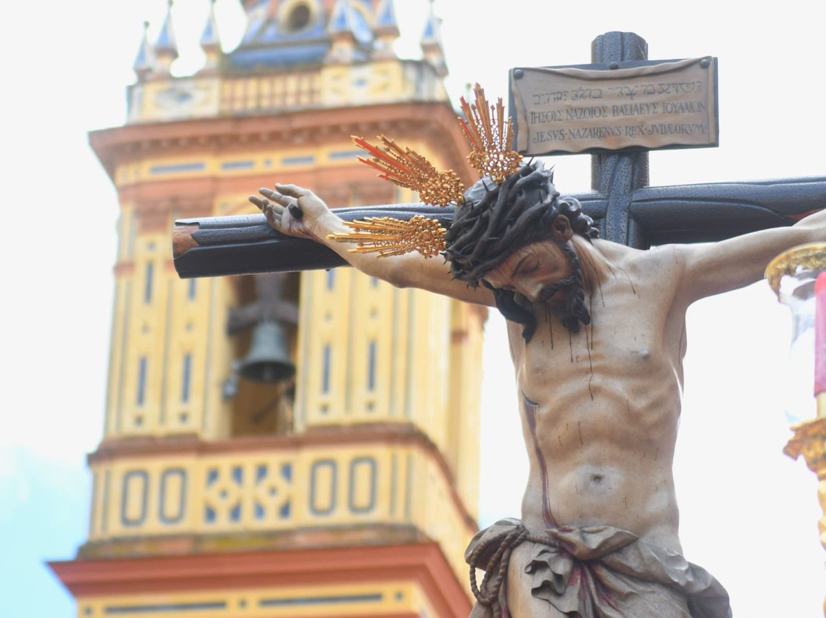hdadsbernardo's tweet photo. ⚫️🟣 #SanBernardo25 | Instantáneas de la salida del Santísimo Cristo de la Salud. https://t.co/2hKREOlKR7