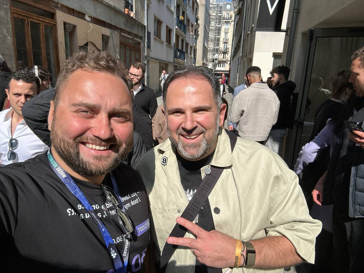 EVEDEX's tweet image. What a meeting with @cryptosmerkis at #PBW2025

Hybrid exchanges are redefining the game - merging convenience with transparency like never before. Together with @blumcrypto, we’re setting a new benchmark for the future of trading.

A new era is underway 👀