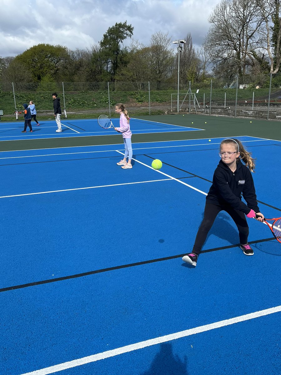 BridgendTennis's tweet image. 🎾Day 3 of Easter Camps

👩🏾‍🤝‍👩🏼55 children

🔵5 U 5’s
🔴23 U8’s
🟠14 U10’s
🟢13 U12’s

🏆Future WIMBLEDON champion?

🤪FUN FUN FUN

ℹ️Book a space below:

bridgendtennisclub.com/pages/eventlis…

#CommunityClub #awardwinning #easteractivitiesforkids #tenniscoaching #holidaycampsforkids