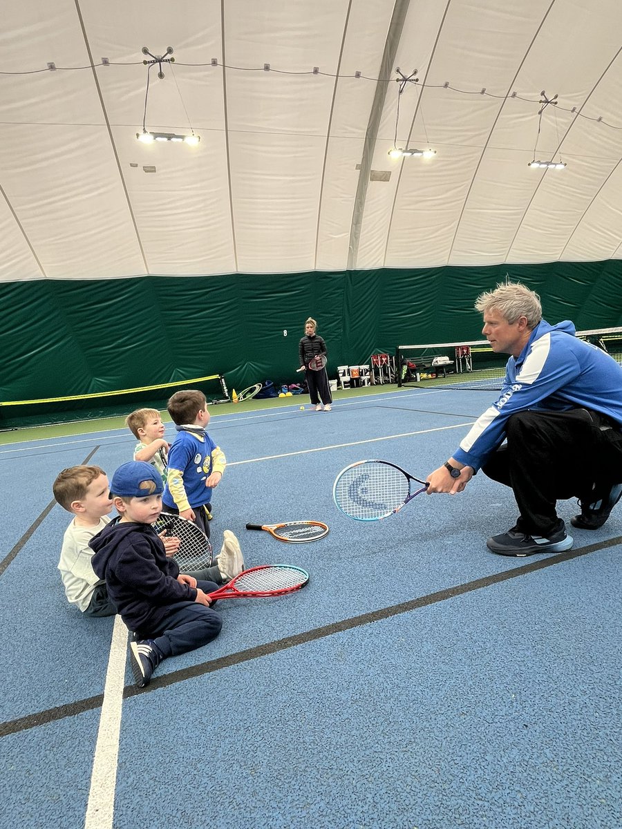 BridgendTennis's tweet image. 🎾Day 3 of Easter Camps

👩🏾‍🤝‍👩🏼55 children

🔵5 U 5’s
🔴23 U8’s
🟠14 U10’s
🟢13 U12’s

🏆Future WIMBLEDON champion?

🤪FUN FUN FUN

ℹ️Book a space below:

bridgendtennisclub.com/pages/eventlis…

#CommunityClub #awardwinning #easteractivitiesforkids #tenniscoaching #holidaycampsforkids