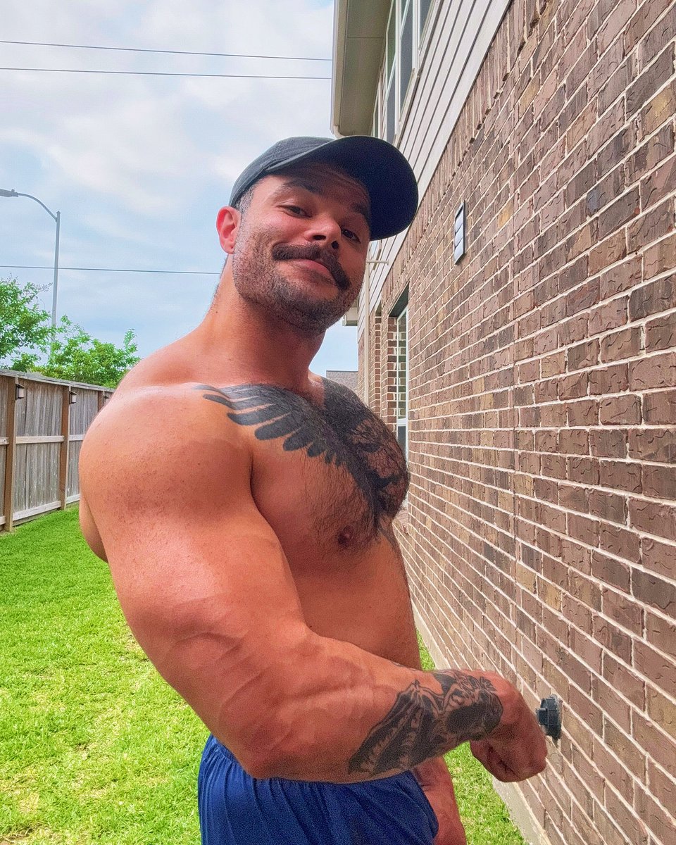 icantwithAnt's tweet photo. Workouts have been working out lately https://t.co/qtTpiD0vHx