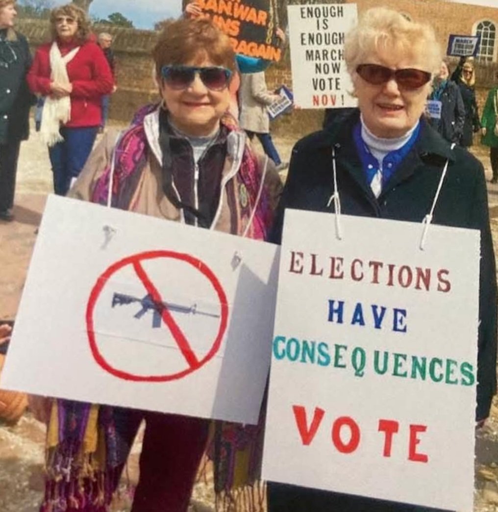 Free72578's tweet photo. @Riverratbri @SenDuckworth "Well trained milita" not every goof shooting up schools and churches! https://t.co/fAq8fE6afB