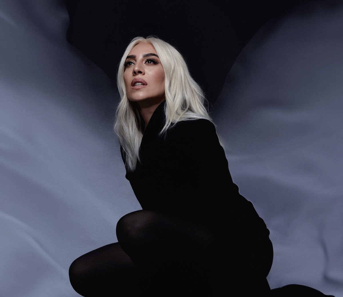 ¿CON CUÁL DE ESTAS DIVAS TE QUEDAS? 👑

🔄 Thalía
❤️ Mónica Naranjo