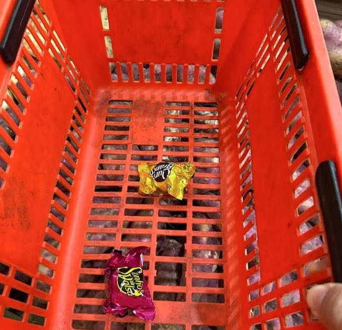 VaroaTumblr's tweet photo. Acabei de fazer minhas compras de Páscoa 💖 https://t.co/us2AoEJOBg
