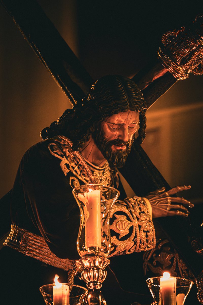 TamborDeCola's tweet photo. Y... con estas dos del Nazareno del Perdón volviendo a su barrio lo dejamos por hoy, que hay que salir a por el #MiercolesSanto 
#CofradíasMLG 
@hnuevaesperanza https://t.co/iHfqrlo5ik