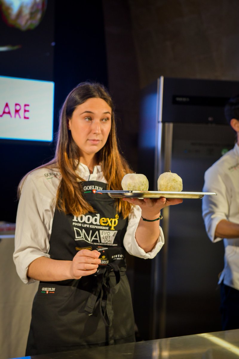 bculinary's tweet photo. 📢 @johnregefalk , coordinador de cocina de @bculinary, ha participado hoy en #Foodexp (Lecce 🇮🇹) junto a Ciro Scamardella (@PiperoRoma) y Natalia Villamor, alumna del Grado en Gastronomía de BCC 🌍 donde se ha destacado el rol de la facultad como ecosistema de innovación. https://t.co/83zKgEQUFv