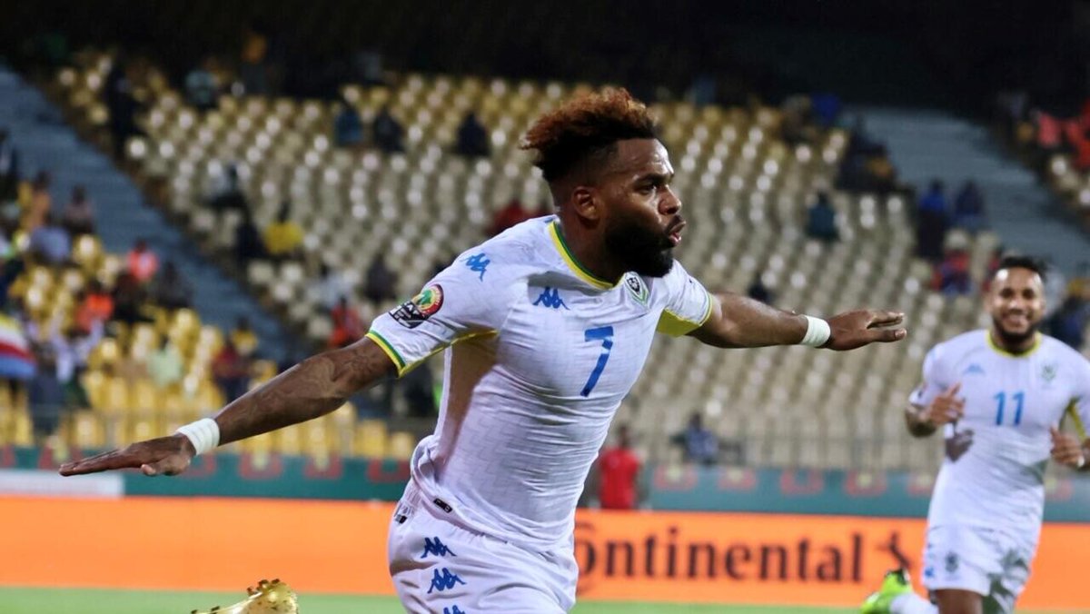 RFI's tweet photo. L'international gabonais Aaron Boupendza est décédé en Chine
➡️ https://t.co/G4DUdcMuwd https://t.co/HC9x1OpZen