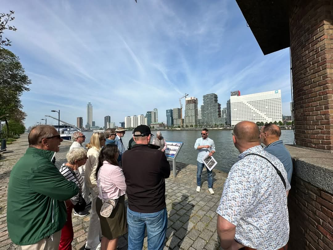 Er zijn nog verschillende plekken beschikbaar voor de Rotterdam mei 1940 tour op het Noordereiland

Zaterdag 17 mei start 10:00
Zondag 18 mei 11:00
Donderdag 29 mei (hemelvaart) 10:00
Zondag 8 juni 11:00

Start: Cafe Koozie, EUR 5,- p.p.
Reserveren: info@strijdomdemaasbruggen.nl