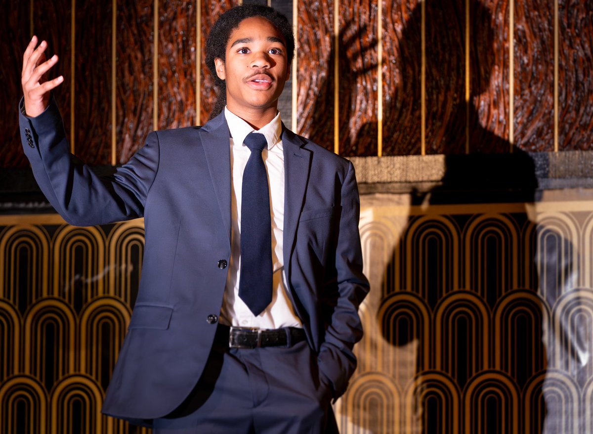 SteinerSchoolNY's tweet image. #steinereighthgrader presented their #classplay, Murder on the Orient Express, adapted from Agatha Christie’s mystery classic, which they had read last summer. #steinerstudents, clad in 1930s attire, portrayed a diverse group of characters.
#steinercurriculum #waldorfeducation