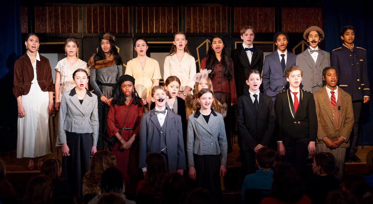 SteinerSchoolNY's tweet image. #steinereighthgrader presented their #classplay, Murder on the Orient Express, adapted from Agatha Christie’s mystery classic, which they had read last summer. #steinerstudents, clad in 1930s attire, portrayed a diverse group of characters.
#steinercurriculum #waldorfeducation