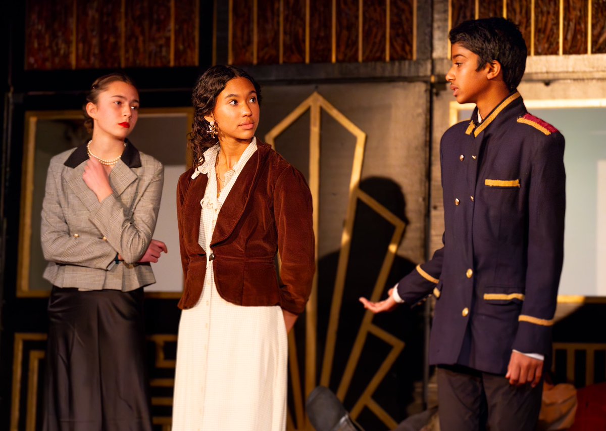 SteinerSchoolNY's tweet image. #steinereighthgrader presented their #classplay, Murder on the Orient Express, adapted from Agatha Christie’s mystery classic, which they had read last summer. #steinerstudents, clad in 1930s attire, portrayed a diverse group of characters.
#steinercurriculum #waldorfeducation