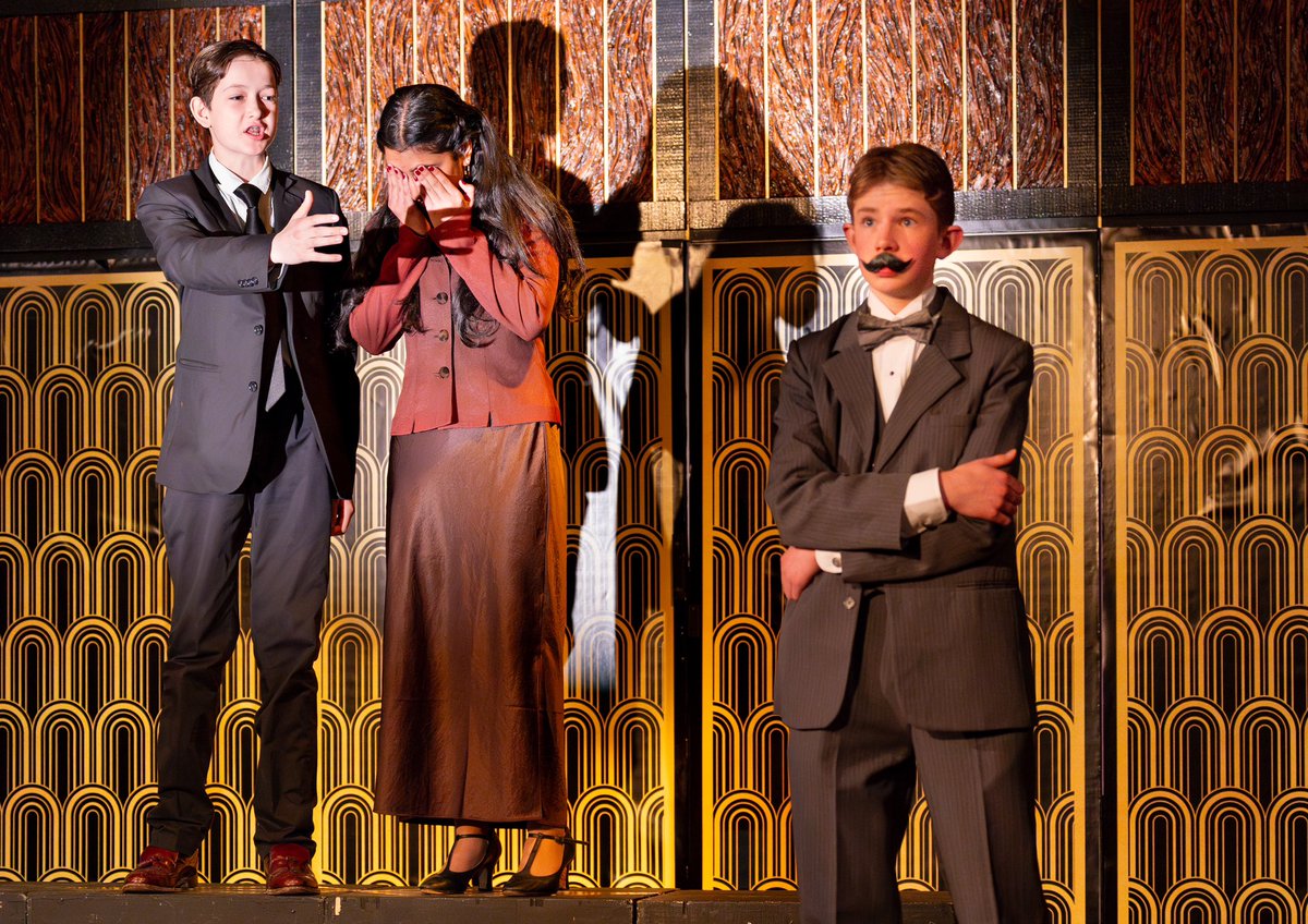 SteinerSchoolNY's tweet image. #steinereighthgrader presented their #classplay, Murder on the Orient Express, adapted from Agatha Christie’s mystery classic, which they had read last summer. #steinerstudents, clad in 1930s attire, portrayed a diverse group of characters.
#steinercurriculum #waldorfeducation