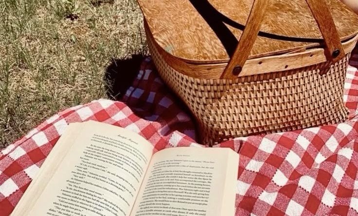 spring picnic 🥐🍓
