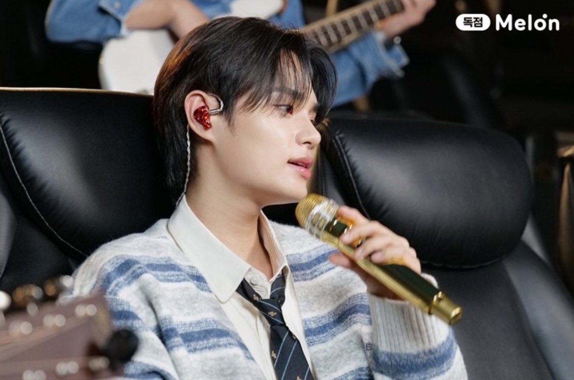 휘치 tweet media