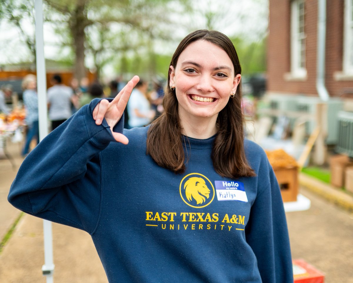 We've made it to another fantastic #BGWednesday! How are you showing your #ETAMU Pride today?