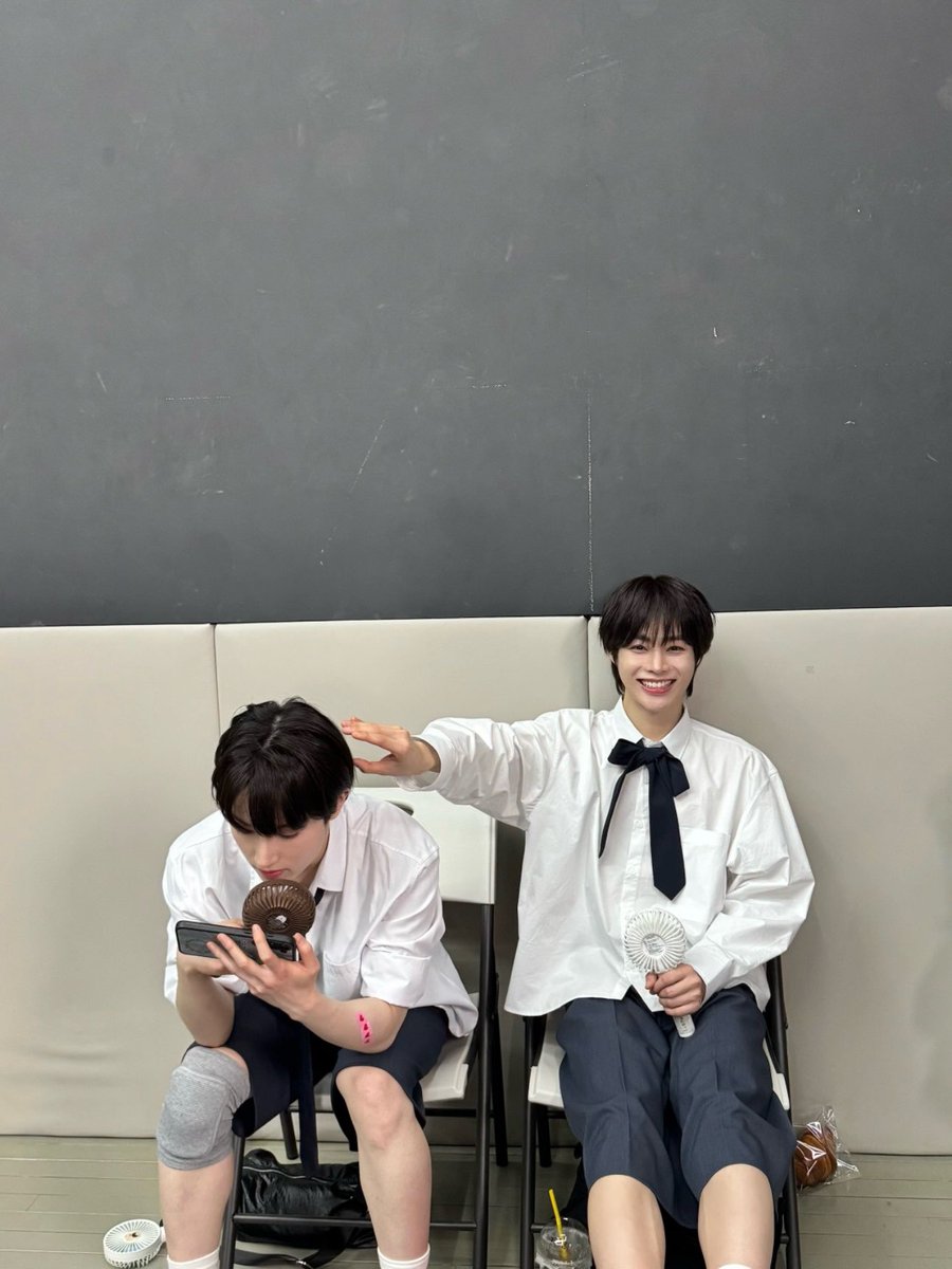 TPST_twt's tweet photo. [#한빈] 구뻐삐 생일 축하해~ 🦴
많이 웃고 행복하면서 좋은 일들만 보내자~ 많이 사랑해~ ♡♡♡ https://t.co/hHZKg1IC4J