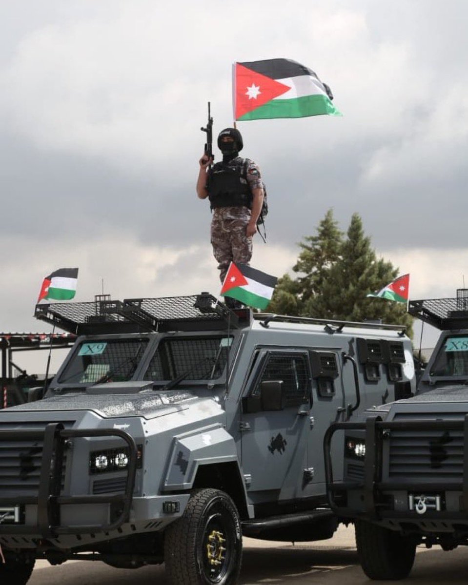 لو ما به إلا النسيم الطيّب نشمه 
يا نعمة الله دام الأمن كاسيها 🇯🇴🖤

#يوم_العلم_الاردني