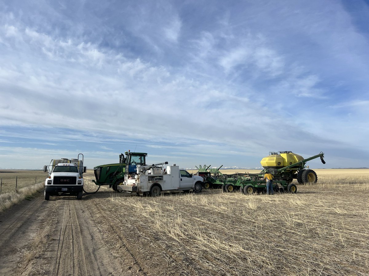Starting the day with some maintenance, fuel up, some bio food and ready to go.