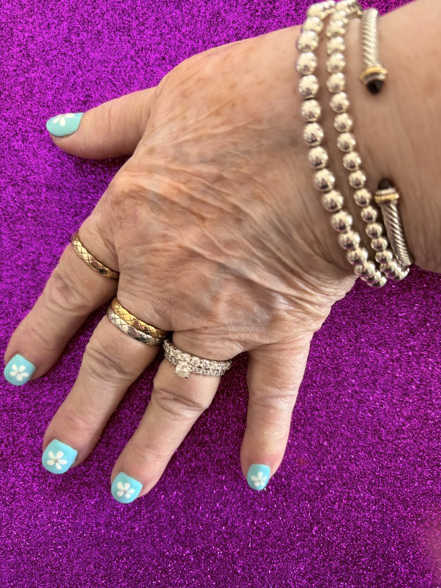 cookiegigan's tweet photo. I needed a change. So I went with a Spring look and flowers. And no more hard stuff on my nails. I just don’t need it. 🌸. #pronails https://t.co/uJ4kx5iqiA