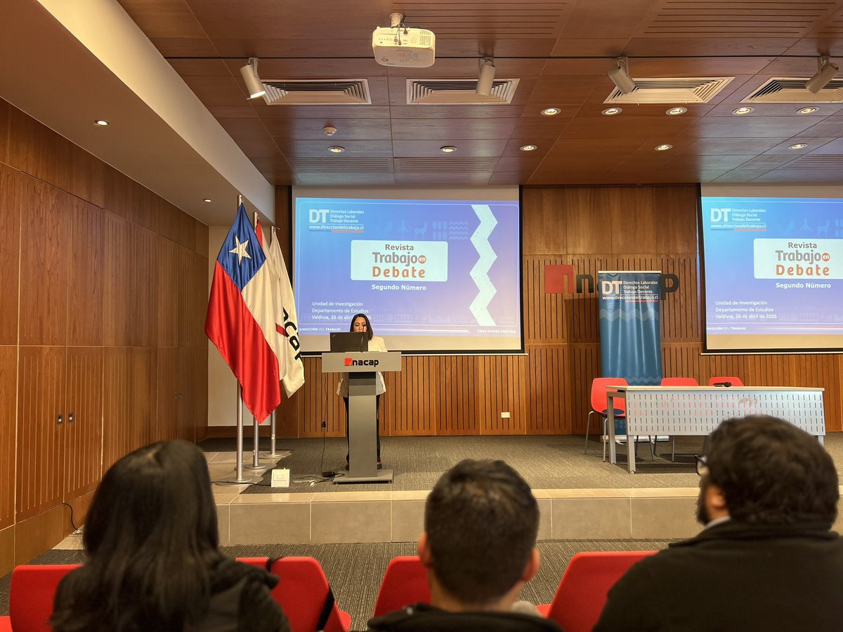 📍En #Valdivia , se lanza la revista de análisis laboral “Trabajo en Debate”, que incluye investigaciones sobre las ventajas de las negociaciones colectivas multinivel o ramal para una mejor distribución del ingreso y relaciones laborales sostenibles en el tiempo.