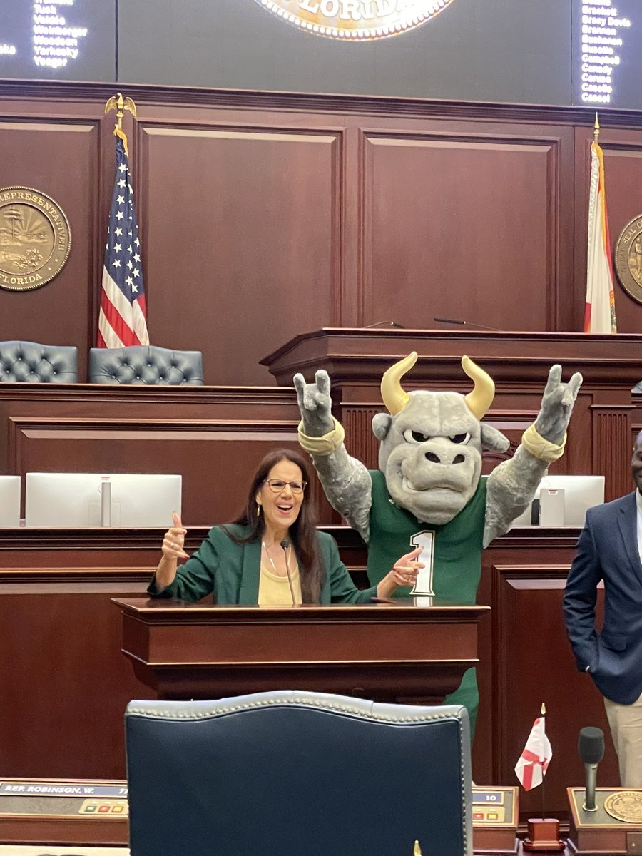 SusanLValdesFL's tweet photo. Very happy to meet with the incredible group of students yesterday at @USouthFlorida Day at the Capitol. I’m so proud of the impact they’re already making. Thank you to USF for empowering these future changemakers. It’s always a great day when Rocky’s around! #USFDAY #GoBulls https://t.co/71RqpeJzIn