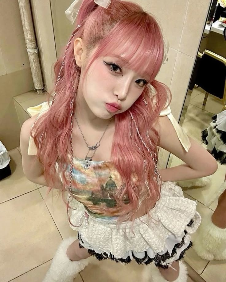GirlgroupsBR's tweet photo. QUE TUDO! YENA foi confirmada como feat. no novo álbum do JIN (BTS)! A colaboração na faixa "LØSER" será lançada dia 16 de maio! https://t.co/iFSZHnNpjl