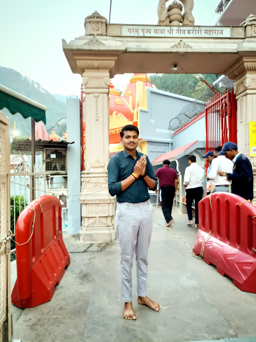 Ghanshy80208939's tweet photo. #देवभूमि_उत्तराखंड_के_कैंची_धाम में #श्री_हनुमान_जी_महाराज के परम भक्त #पूज्यनीय_बाबा_श्री_नीम_करौरी_महाराज_जी के  आज दिनांक 15 अप्रैल 2025 दिन मंगलवार को दिव्य दर्शन कर पूजन करने का सौभाग्य प्राप्त हुआ। 
         श्री महाराज जी अपनी कृपा सदैव हम सभी पर बनाए रखें।
#kechidham https://t.co/b4fj140cFj