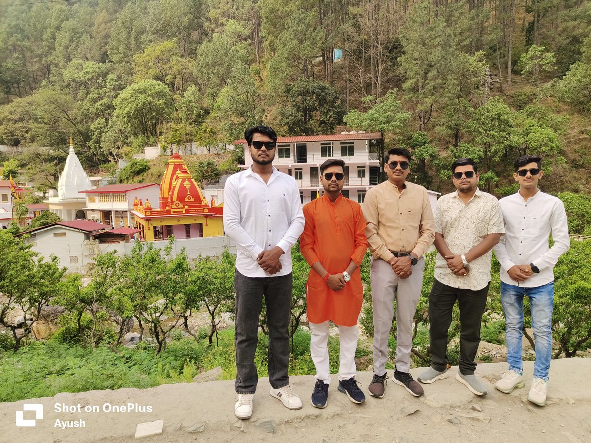 Ghanshy80208939's tweet photo. #देवभूमि_उत्तराखंड
      कैची धाम श्री देव हनुमान जी महाराज के के अनन्य भक्त #बाबा_श्री_नीम_करौरी_महाराज_जी के पुनः दर्शन करने का सौभाग्य प्राप्त हुआ।

#kechidham 
#uttrakhand 
#श्री_हनुमान_जी_महाराज

@DrMohanYadav51 
@NeharuNava45701 
@GhoomanPrasad 
@Basantpatelbk https://t.co/d0v9h74rFR