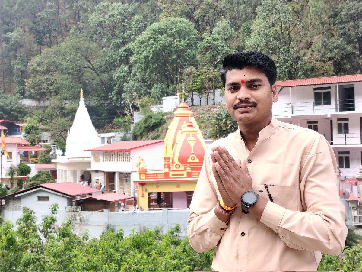 Ghanshy80208939's tweet photo. #देवभूमि_उत्तराखंड
      कैची धाम श्री देव हनुमान जी महाराज के के अनन्य भक्त #बाबा_श्री_नीम_करौरी_महाराज_जी के पुनः दर्शन करने का सौभाग्य प्राप्त हुआ।

#kechidham 
#uttrakhand 
#श्री_हनुमान_जी_महाराज

@DrMohanYadav51 
@NeharuNava45701 
@GhoomanPrasad 
@Basantpatelbk https://t.co/d0v9h74rFR