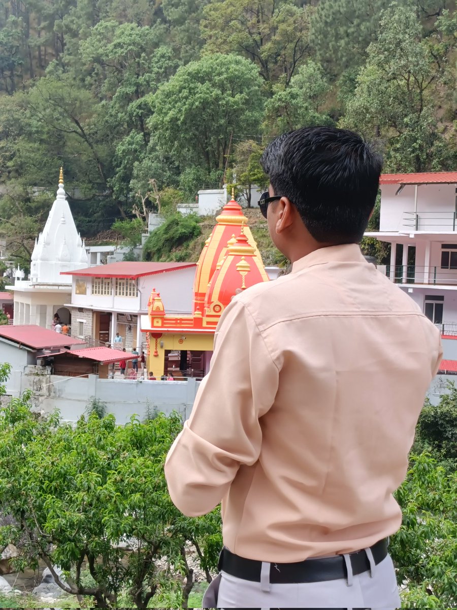 Ghanshy80208939's tweet photo. #देवभूमि_उत्तराखंड
      कैची धाम श्री देव हनुमान जी महाराज के के अनन्य भक्त #बाबा_श्री_नीम_करौरी_महाराज_जी के पुनः दर्शन करने का सौभाग्य प्राप्त हुआ।

#kechidham 
#uttrakhand 
#श्री_हनुमान_जी_महाराज

@DrMohanYadav51 
@NeharuNava45701 
@GhoomanPrasad 
@Basantpatelbk https://t.co/d0v9h74rFR