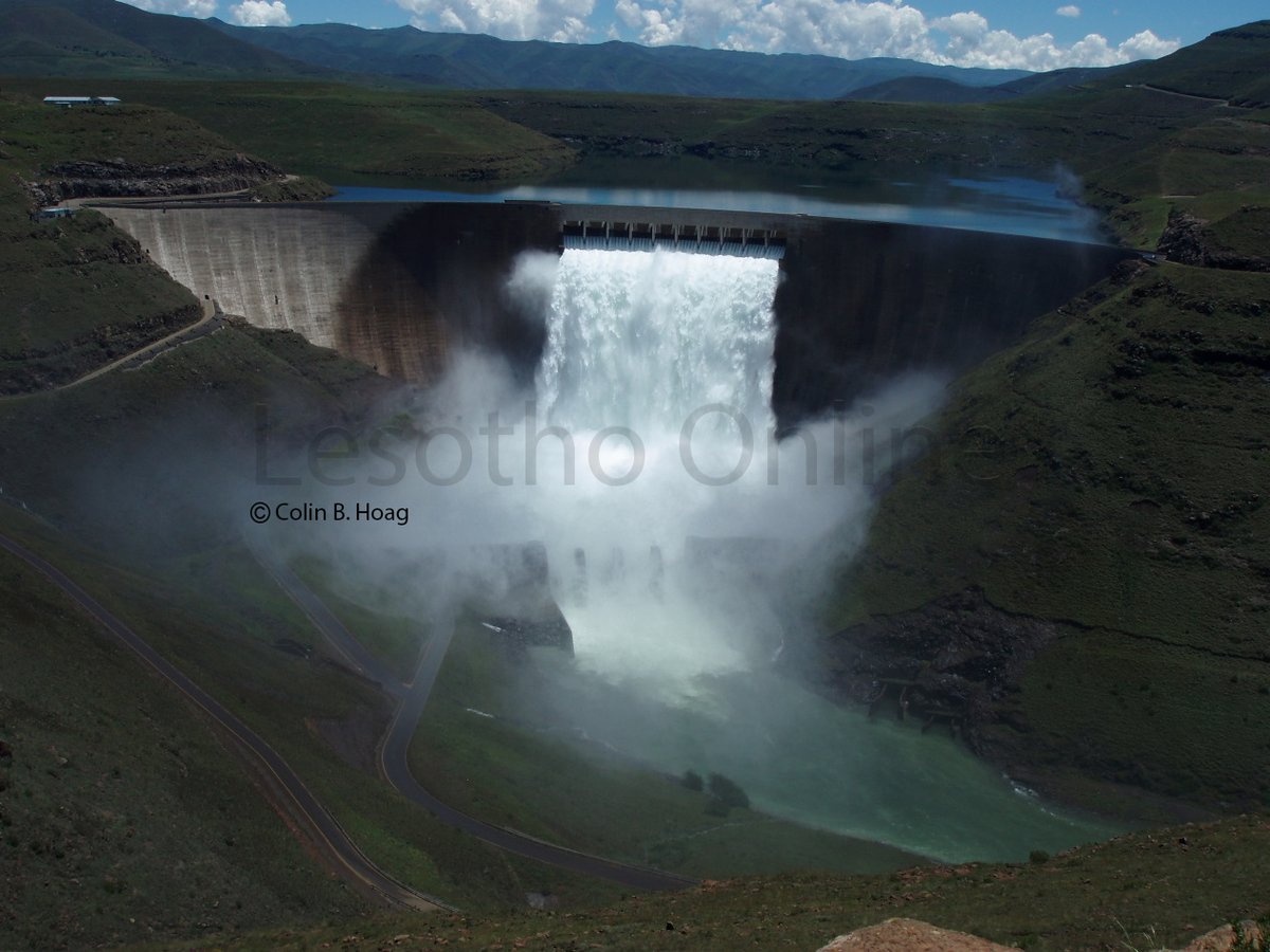 LOL HISTORY

16.4.1991
#SA banks, <a href="/StandardBankZA/">Standard Bank ZA</a>  and <a href="/FNBSA/">FNB South Africa</a> inject a 16year  M1.3bn loan to LHDA for development of PhaseI of the #Lesotho Highlands Water Project with its principal and interest repayments to be done in the last 6 years of the loan term

#History #OnThisDay