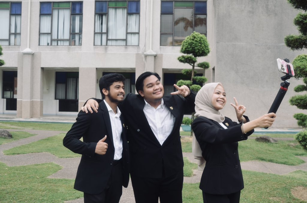 bacciium's tweet photo. [BACHELOR OF ACCOUNTING ASSOCIATION 24/25 NEW LINE-UP]

We present to you our new mainboard of Media Unit for BACC Association 24/25✨

Head: Muhammad Fauzan Shah Bin Mohd Faizal
Assistant Head I: Nur Irdina binti Elmafdy
Assistant Head II: Md Zihadul Islam

#iium #bacc https://t.co/SNh27Lm9qG