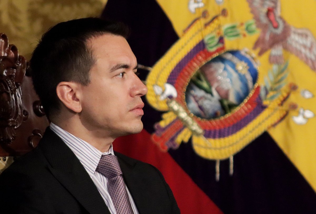 ElNecio_Cuba's tweet photo. 🇪🇨 URGENTE: Comienzan las persecuciones y las acciones represivas del dictador Noboa. 

Acaba de establecer SIN ORDEN JUDICIAL una ALERTA MIGRATORIA contra al menos 100 personas: miembros de la RC, periodistas y consultores de campaña. para complicar o impedir su salida del país

TODOS LOS OJOS EN ECUADOR 🚨