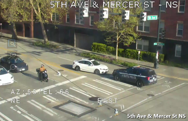 Va chạm trên Mercer st ở thứ 5 Ave n chặn làn