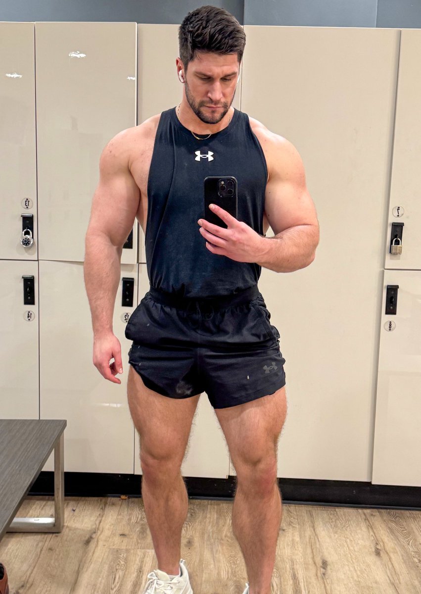 Retweet if you don’t skip leg day 🔥💪🏼