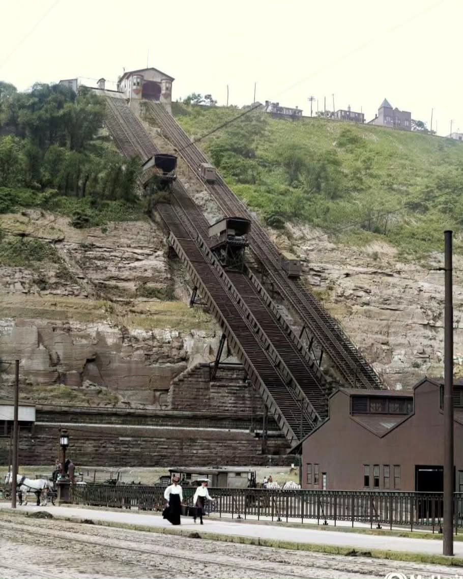 OddPittsburgh's tweet photo. #Pittsburgh's Monongahela Incline in 1905

(Colorized with #DeOldify via Library of Congress) https://t.co/j5tfLefKI1