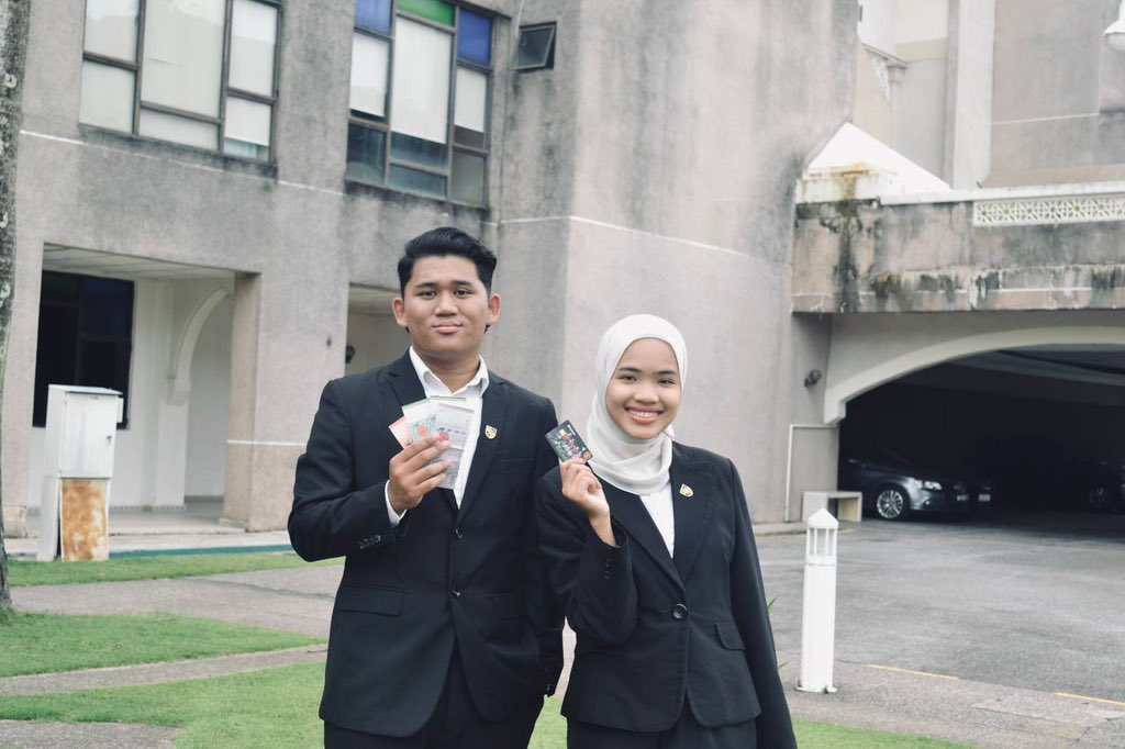 bacciium's tweet photo. [BACHELOR OF ACCOUNTING ASSOCIATION 24/25 NEW LINE-UP]

We present to you our new mainboard of Financial Controller for BACC Association 24/25✨

Financial Controller I: Muhammad Farish Nazmi Bin Zai
Financial Controller II: Aisyah Khairin Khadijah Binti Saiful Azuar

#iium #bacc https://t.co/1DiZIyjnXR