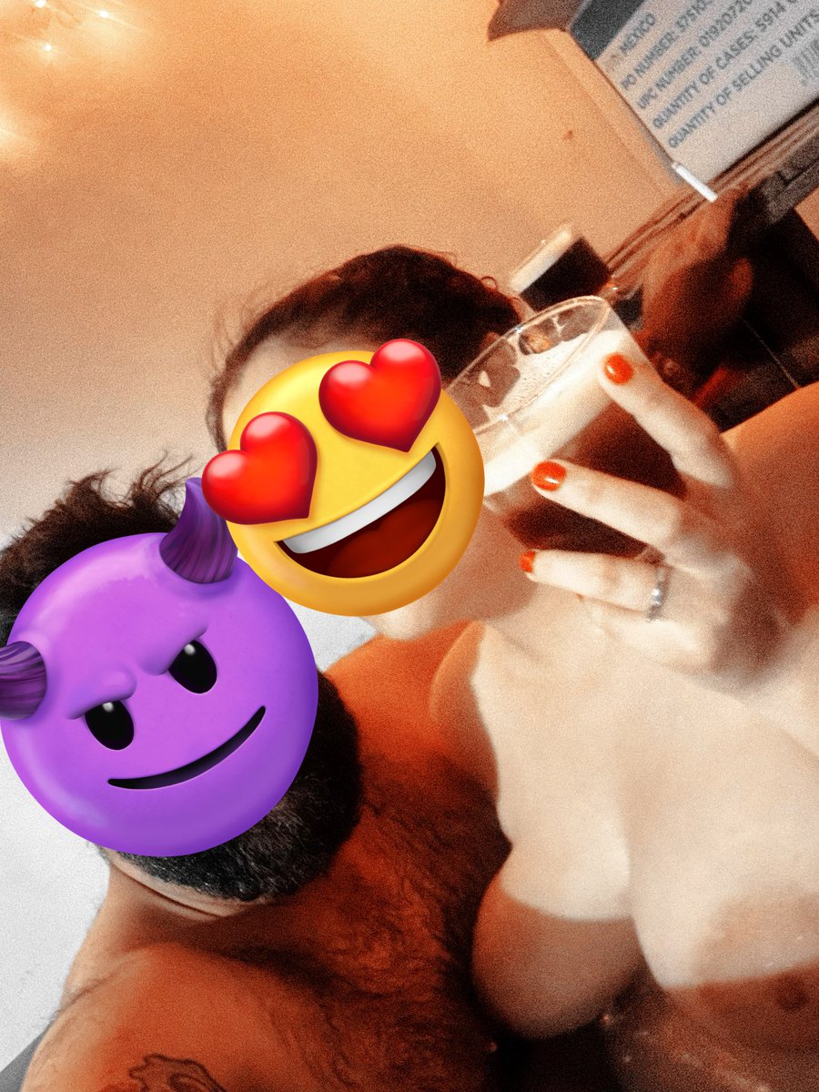 CazadoresU's tweet photo. El #mierculitos se antoja para salir a tomar una cerveza o un Gin. Alguna parejita se le antoja o gusta??? 

#parejacuriosa 
#pareja_sw 
#Celaya 
#MiercolesDeMorboYProvocación https://t.co/YRFX1tjvul