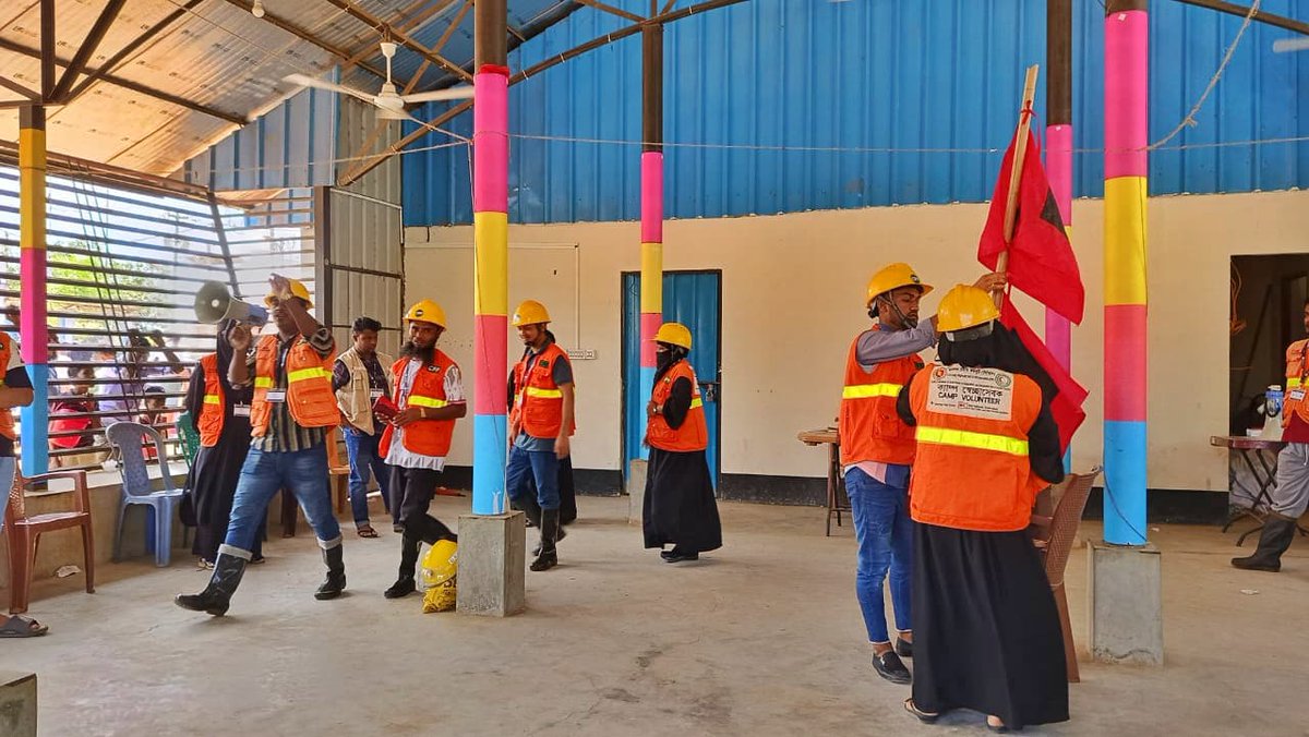 atk_rafique's tweet photo. For Cyclone Preparedness in the Rohingya Refugee Camp_2W.
With the cyclone season, 1st Base conducted an orientation session for Camp volunteers at Camp_2W.
Together, we stand stronger.
#CPP #Volunteers #RohingyaRefugees #Camp2W #1stBatch https://t.co/ERatuGBoxy