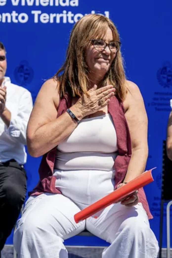 Quedo embarazada a los 15,no sabe hablar y evade impuestos,más frenteamplista imposible.