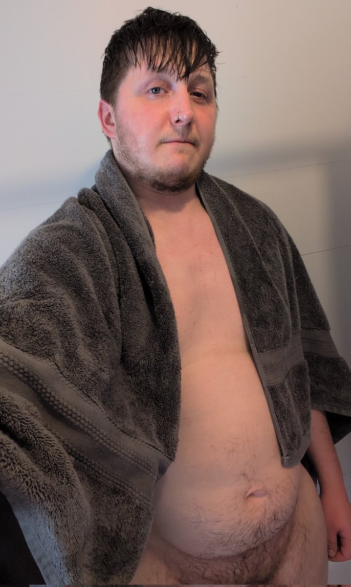 Still alive
Just been away due to health stuffs 

But here's a shower pic to prove the boy is clean 😉