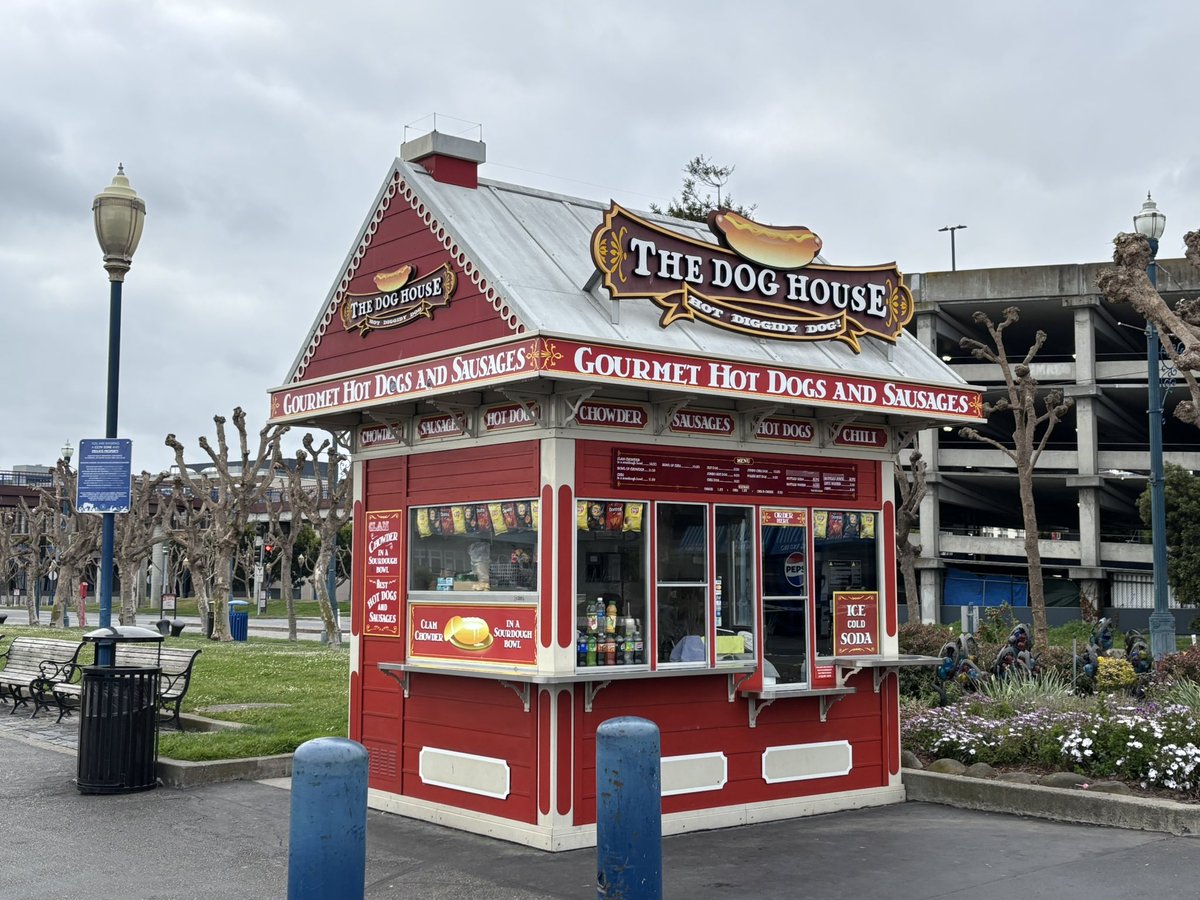 Zen_2456's tweet photo. Selling hot dogs at a dog house https://t.co/YfzXxF1Bkz
