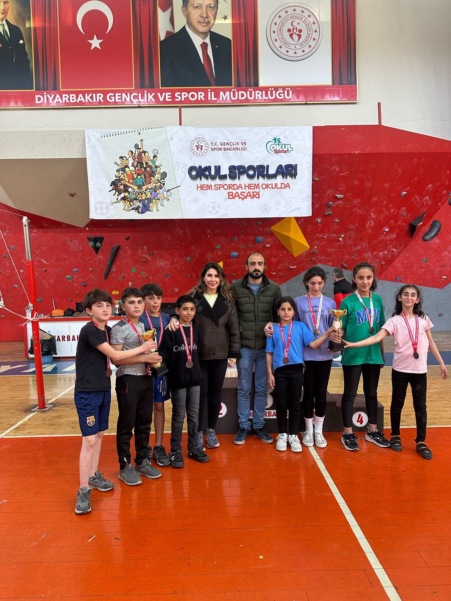 BORSA İSTANBUL 75.YIL YATILI BÖLGE ORTAOKULU (@cungusybo) on Twitter photo Okul sporları il birinciliği spor tırmanış yarışmasında Borsa İstanbul 75. yıl Yatılı Bölge Ortaokulu olarak küçükler kızlar kategorisinde 3. küçükler erkekler kategorisinde 4. Olarak yarışmayı tamamlamış bulunmaktayız.
🏃🏻♂️🏃🏻♀️🧗🏻♂️🧗🏻🥉🏅🏆
<a href="/cunguskymkmlk/">Çüngüş Kaymakamlığı</a>
<a href="/Cungusilcemem/">Çüngüş İlçe Milli Eğitim Müdürlüğü</a> Okul sporları il birinciliği spor tırmanış yarışmasında Borsa İstanbul 75. yıl Yatılı Bölge Ortaokulu olarak küçükler kızlar kategorisinde 3. küçükler erkekler kategorisinde 4. Olarak yarışmayı tamamlamış bulunmaktayız.
🏃🏻♂️🏃🏻♀️🧗🏻♂️🧗🏻🥉🏅🏆
<a href="/cunguskymkmlk/">Çüngüş Kaymakamlığı</a>
<a href="/Cungusilcemem/">Çüngüş İlçe Milli Eğitim Müdürlüğü</a>