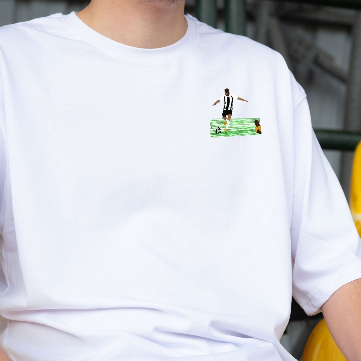 IconicFootyTr's tweet photo. Rafa Silva’nın Galatasaray derbisinde Davinson Sanchez’e attığı o unutulmaz çalım,
şimdi detaylı nakış işçiliğiyle oversize stilinde!
•%100 compact penye kumaş
•Oversize kalıp
•3 renk: Siyah, Beyaz, Antrasit
•Sınırlı stokta!

https://t.co/yRxpTyA5AT https://t.co/O7f0tLdpuI