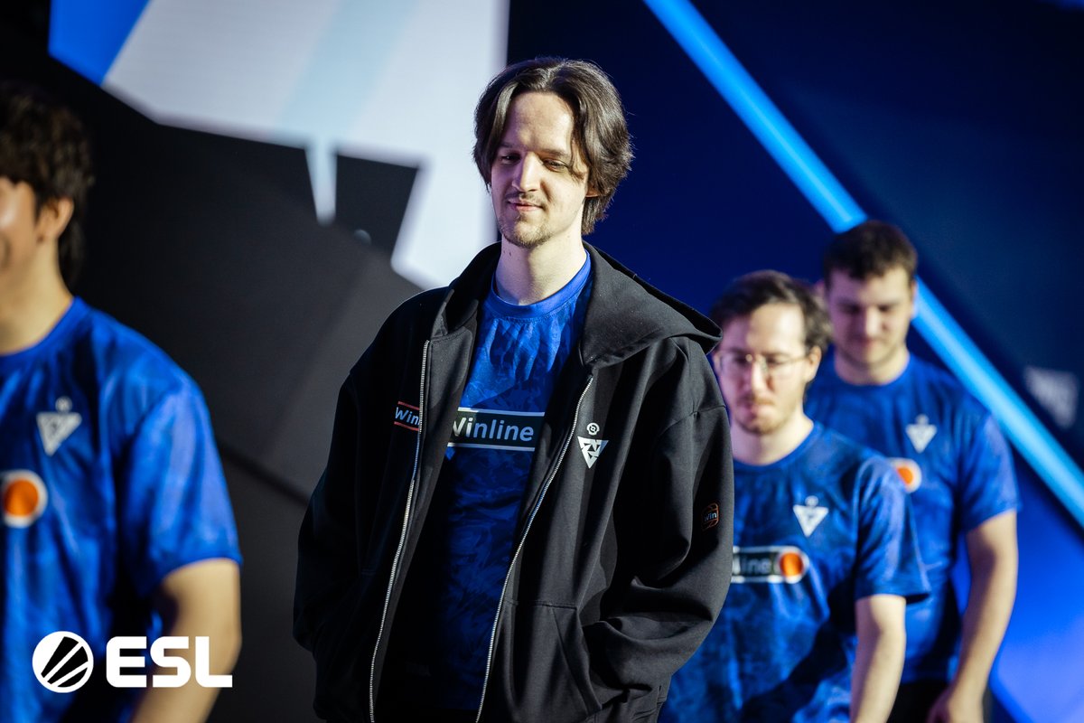 TundraEsports's tweet photo. Thankful to get on stage in front of a lovely passionate crowd again. 

We were left wanting more dotes so watch out for the weekend! 👊 https://t.co/T644Pou6pU